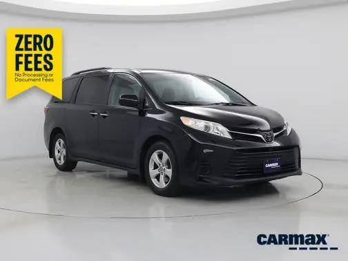 2020 Toyota Sienna LE FWD photo
