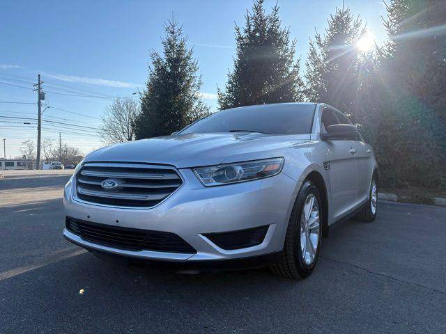 2016 Ford Taurus SE FWD photo