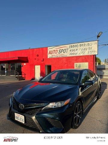2019 Toyota Camry SE FWD photo