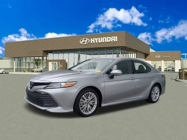 2019 Toyota Camry Hybrid XLE FWD photo