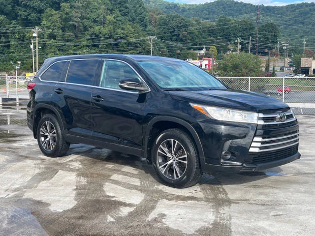 2019 Toyota Highlander LE AWD photo