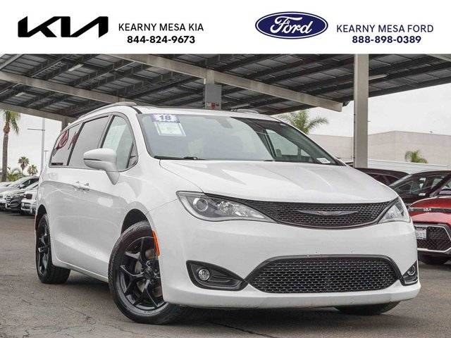 2018 Chrysler Pacifica Minivan Limited FWD photo