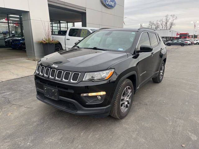 2019 Jeep Compass Latitude w/Sun/Wheel Pkg FWD photo