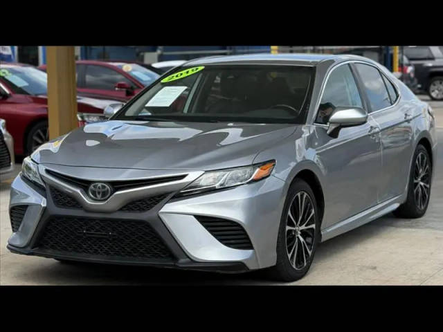 2019 Toyota Camry SE FWD photo