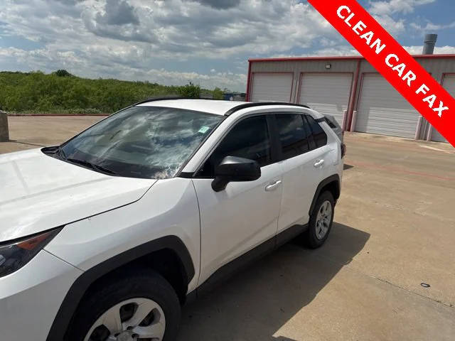 2019 Toyota RAV4 LE FWD photo