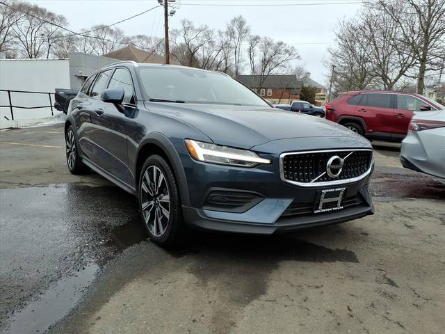 2020 Volvo V60 Cross Country  AWD photo
