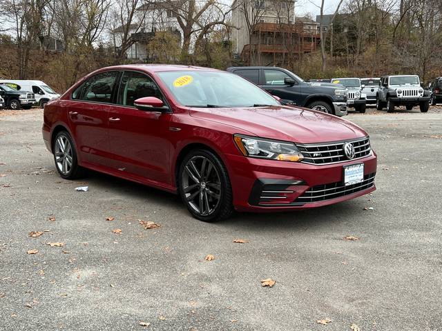 2018 Volkswagen Passat R-Line FWD photo