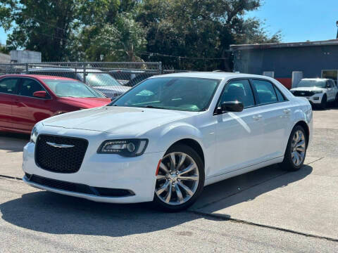 2019 Chrysler 300 Touring RWD photo