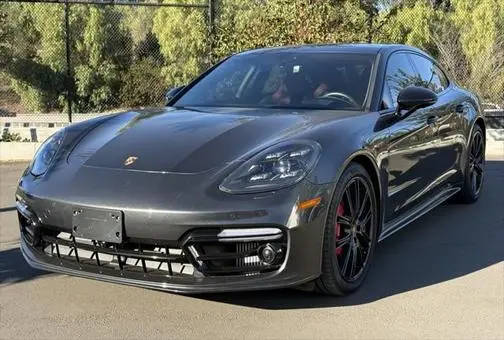 2019 Porsche Panamera GTS AWD photo