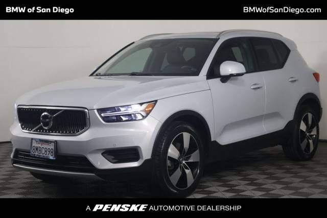 2020 Volvo XC40 Momentum AWD photo