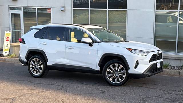 2019 Toyota RAV4 XLE Premium FWD photo