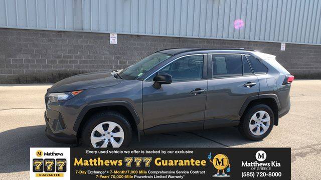 2019 Toyota RAV4 LE AWD photo