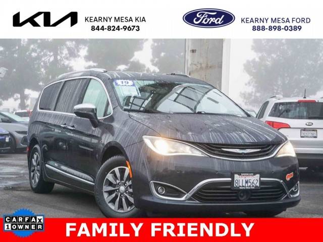 2019 Chrysler Pacifica Minivan Hybrid Limited FWD photo