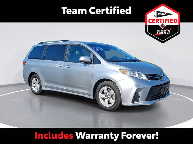 2019 Toyota Sienna LE FWD photo