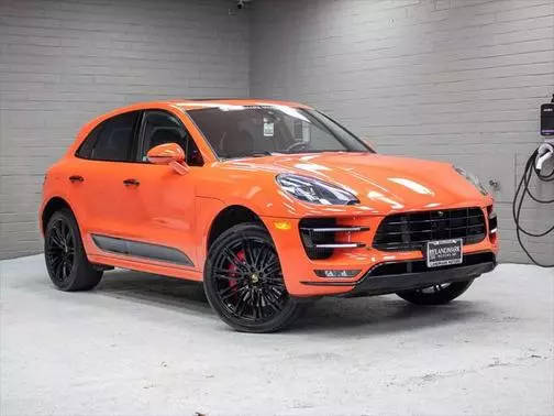 2018 Porsche Macan Turbo AWD photo