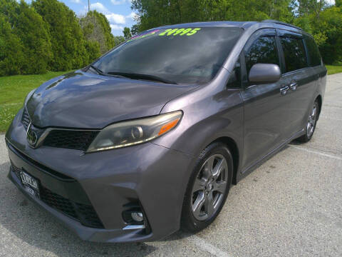 2018 Toyota Sienna SE FWD photo