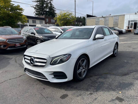 2017 Mercedes-Benz E-Class E 300 Sport RWD photo