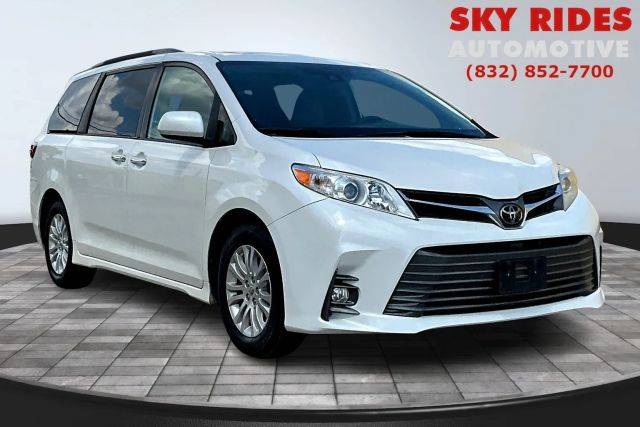 2020 Toyota Sienna XLE FWD photo