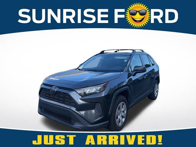 2019 Toyota RAV4 LE FWD photo