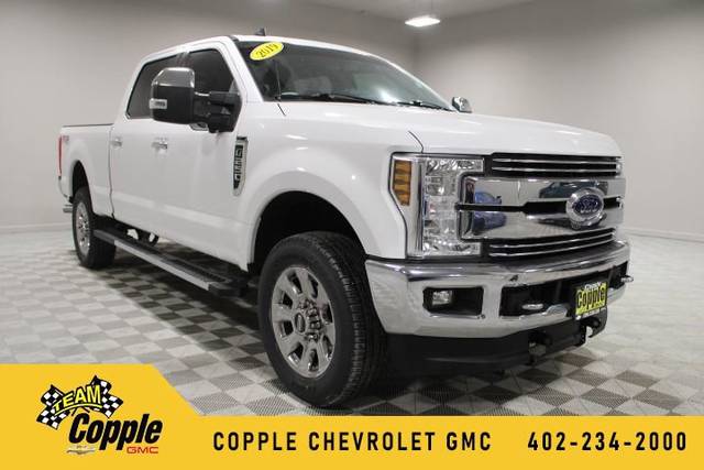 2019 Ford F-250 Super Duty LARIAT 4WD photo