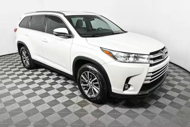 2019 Toyota Highlander XLE FWD photo