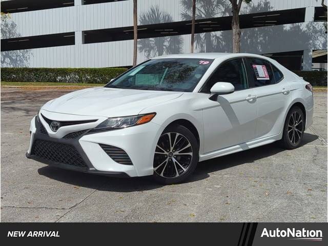 2019 Toyota Camry SE FWD photo