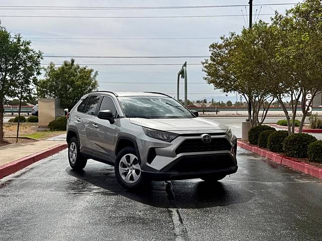 2019 Toyota RAV4 LE FWD photo