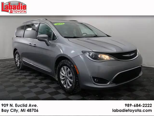 2019 Chrysler Pacifica Minivan Touring L FWD photo