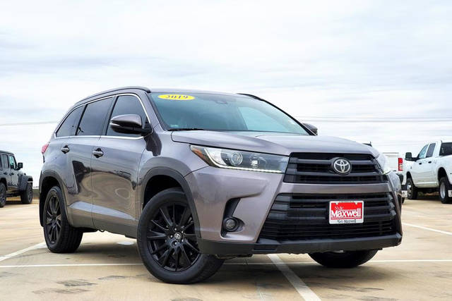 2019 Toyota Highlander SE FWD photo