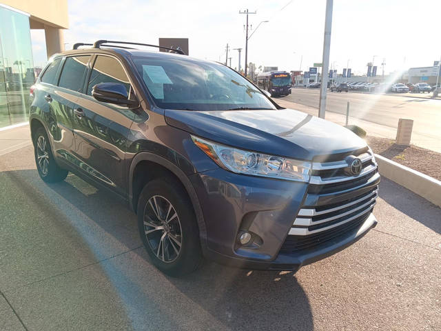 2019 Toyota Highlander LE Plus FWD photo