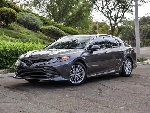 2019 Toyota Camry Hybrid XLE FWD photo