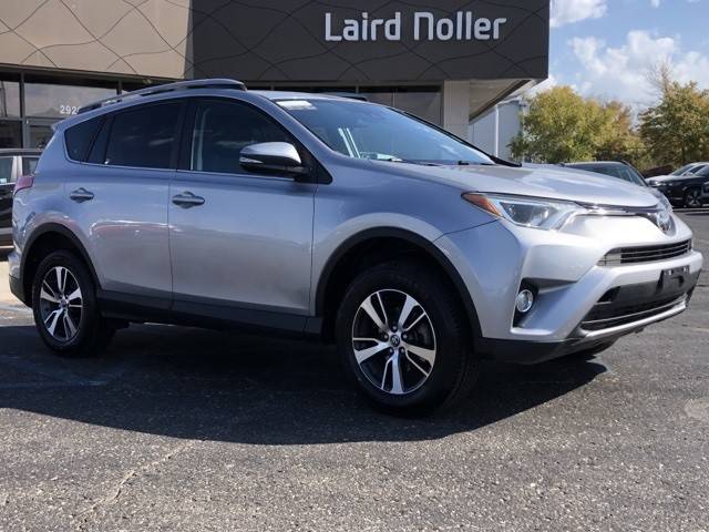 2017 Toyota RAV4 XLE AWD photo