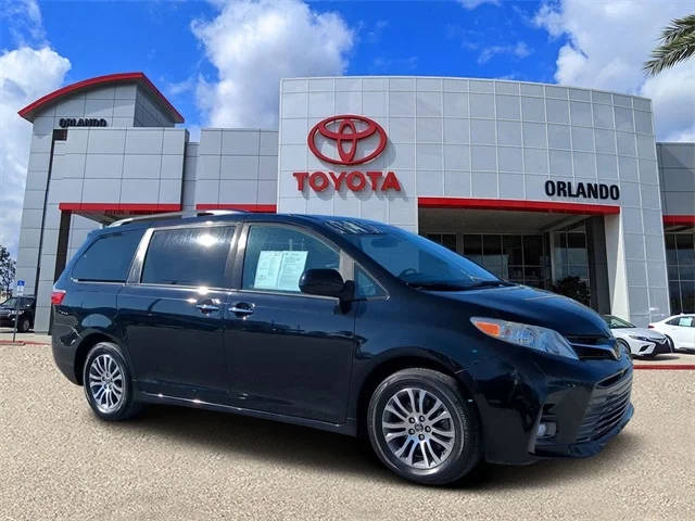 2020 Toyota Sienna XLE FWD photo