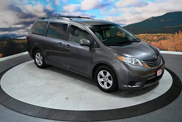 2016 Toyota Sienna LE FWD photo