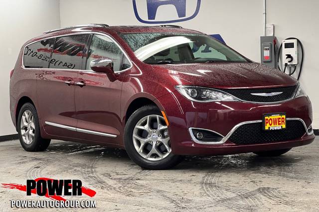 2018 Chrysler Pacifica Minivan Limited FWD photo