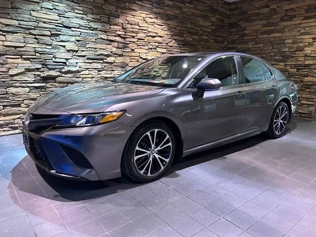 2019 Toyota Camry SE FWD photo