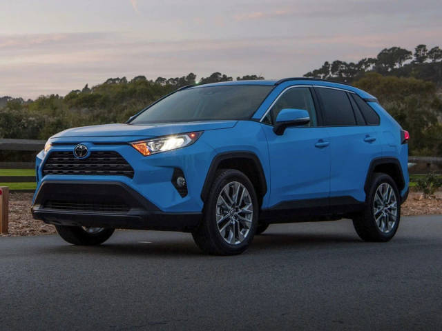 2019 Toyota RAV4 LE FWD photo