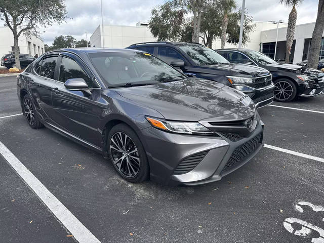 2019 Toyota Camry SE FWD photo