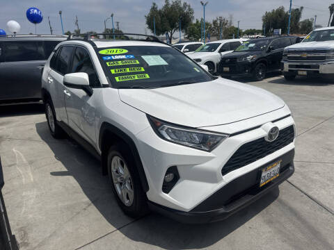 2019 Toyota RAV4 XLE FWD photo