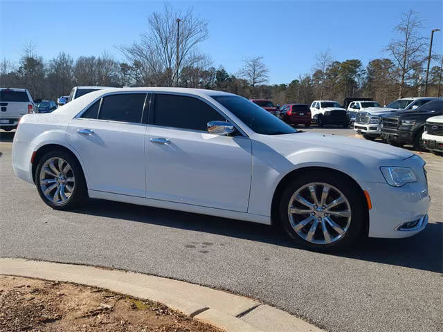 2018 Chrysler 300 Limited RWD photo
