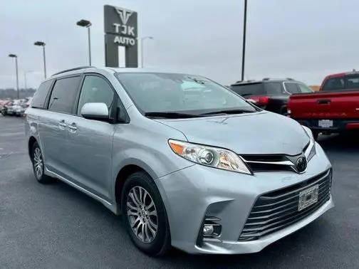 2020 Toyota Sienna XLE Premium FWD photo