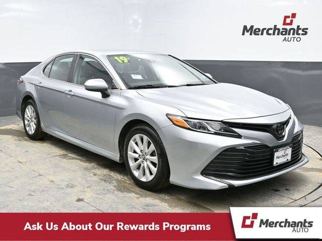 2019 Toyota Camry LE FWD photo