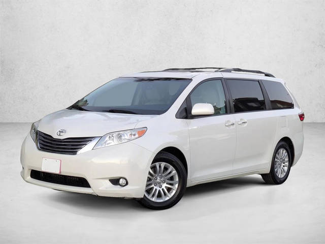 2015 Toyota Sienna XLE FWD photo