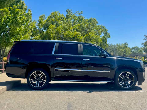 2019 Cadillac Escalade ESV Luxury RWD photo