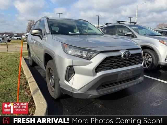 2019 Toyota RAV4 LE FWD photo