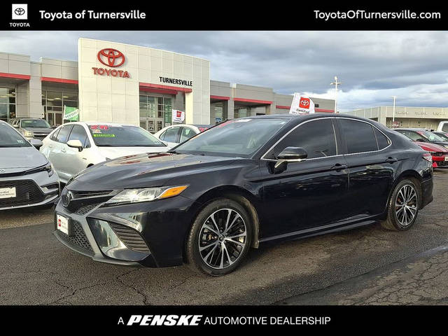 2019 Toyota Camry SE FWD photo