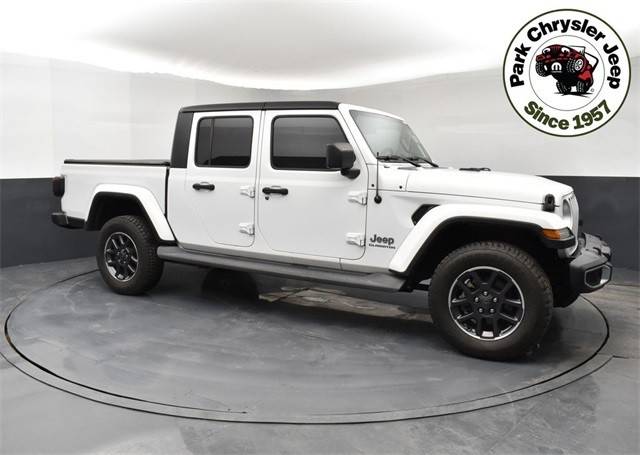 2020 Jeep Gladiator Overland 4WD photo