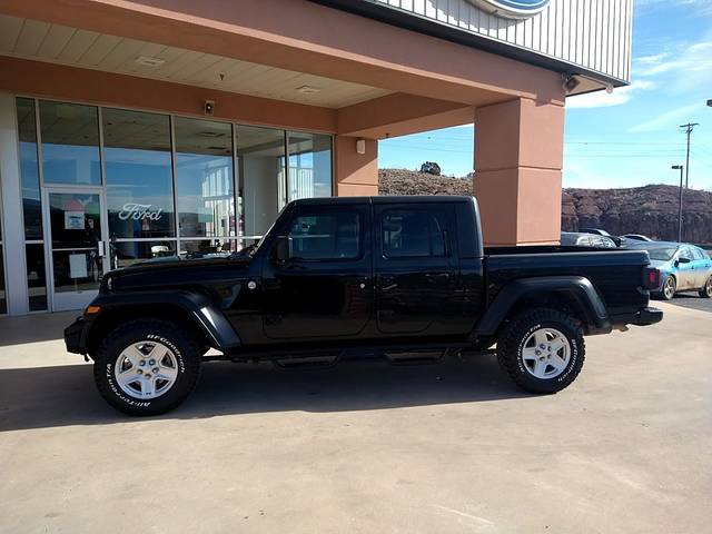 2020 Jeep Gladiator Sport S 4WD photo