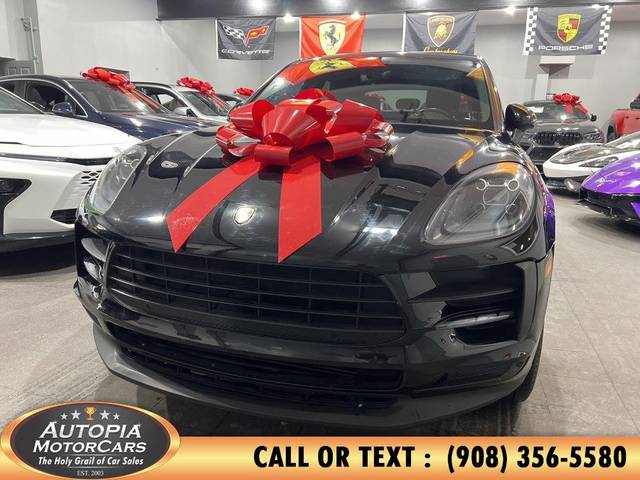 2020 Porsche Macan  AWD photo