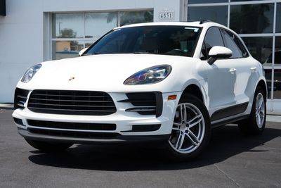2020 Porsche Macan  AWD photo